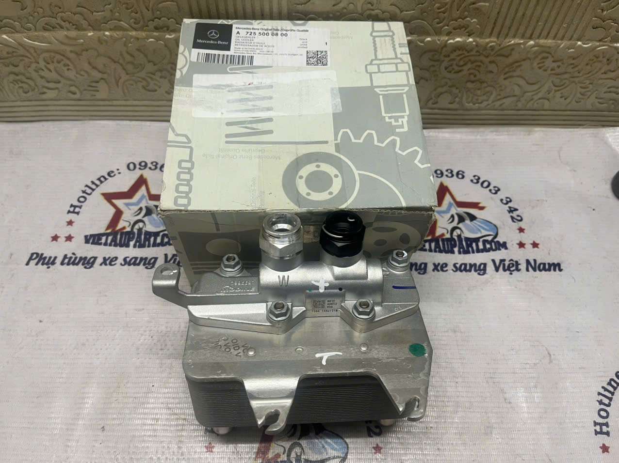 Két làm mát dầu số Mercedes GLC300 2019