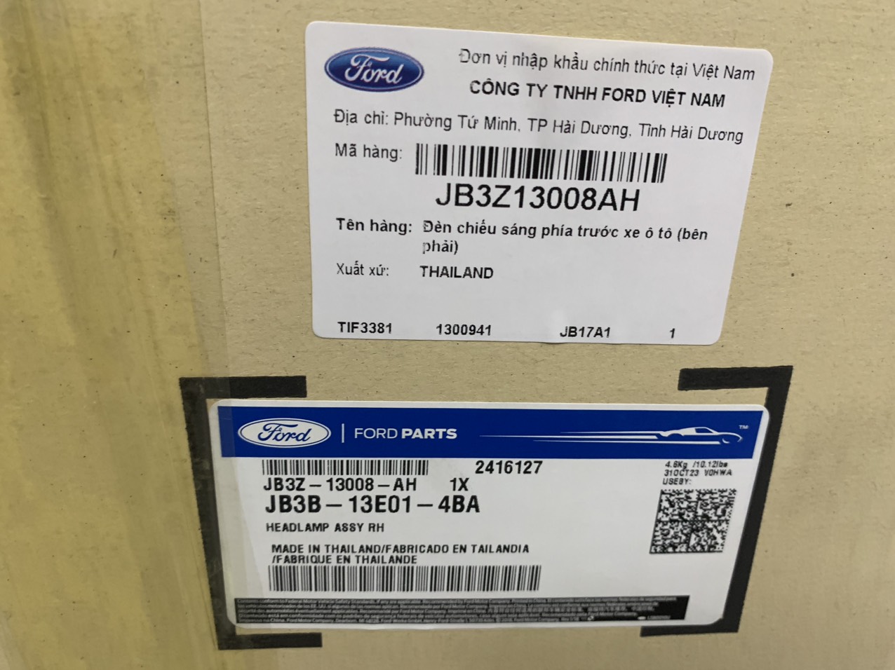 Đèn pha phải Ford Everest 2021 bi vuông